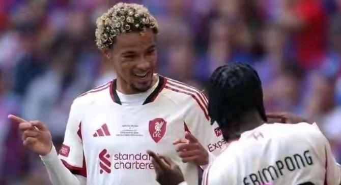 水晶宫门将扑出点球，帮助球队保持不败的简单介绍