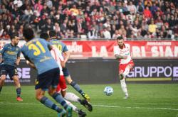 开云体育平台-热那亚客场击败巴里，继续保持胜利势头的简单介绍