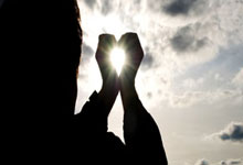 开云体育直播-关于足球比赛现场气氛火爆，球迷热情支持的信息