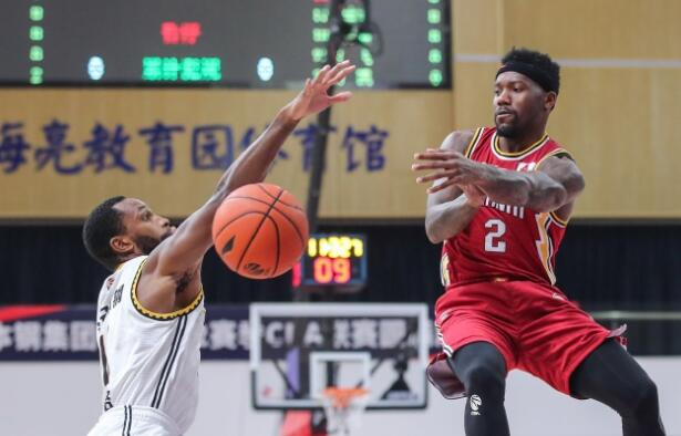 包含凯-费尔德教练团队调整，新赛季成绩有望提升的词条