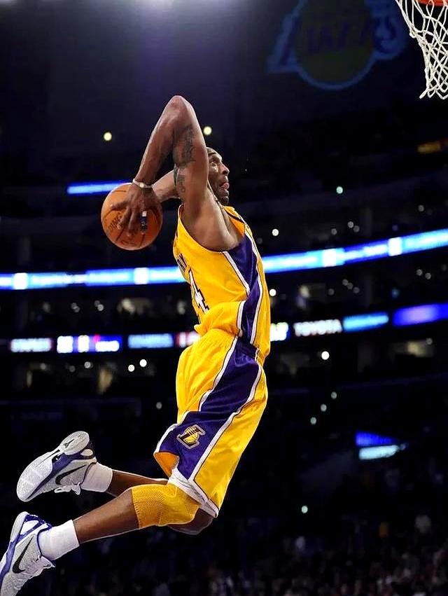 关于篮球巨星连续多场三分高手傲视群雄的信息 关于篮球巨星连续多场三分高手傲视群雄的信息