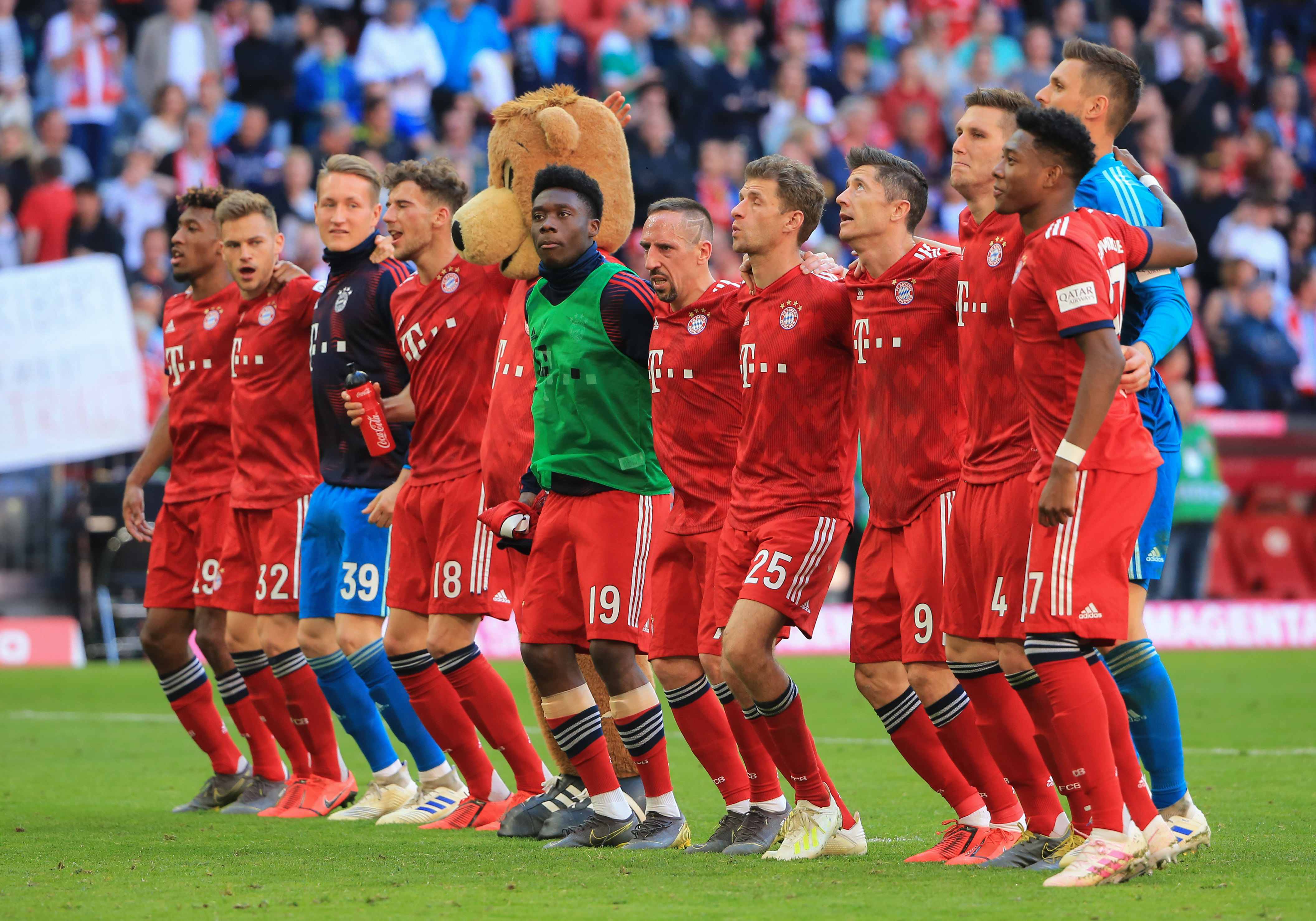 拜仁慕尼黑双线失利，多特蒙德回归德甲榜首