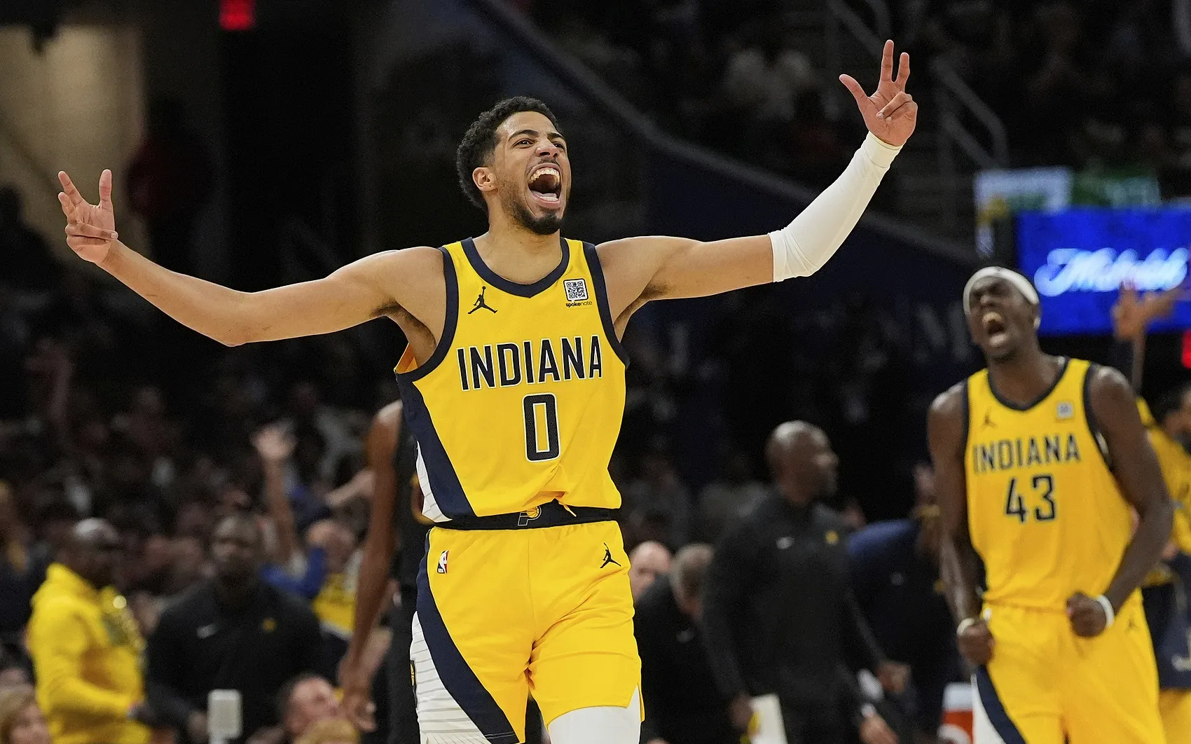 包含步行者实现胜利，后卫发挥出色的词条