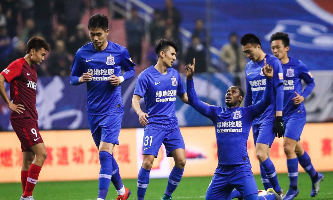 大连一方战平上海绿地，紧追前排的简单介绍