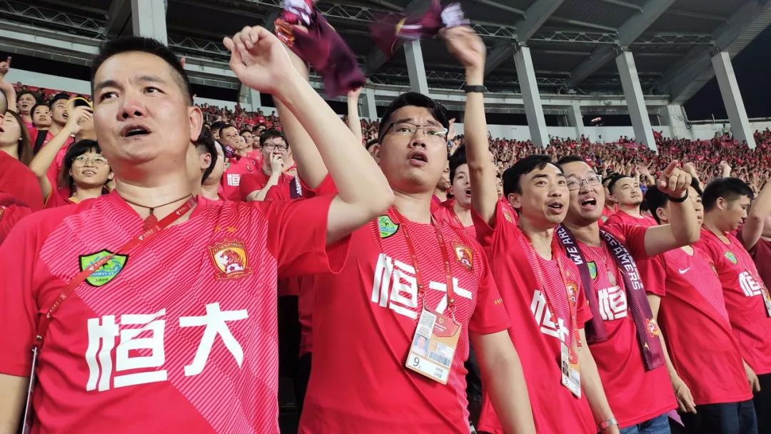 武汉主场大胜恒大,豪取四连胜! 武汉主场大胜恒大,豪取四连胜!