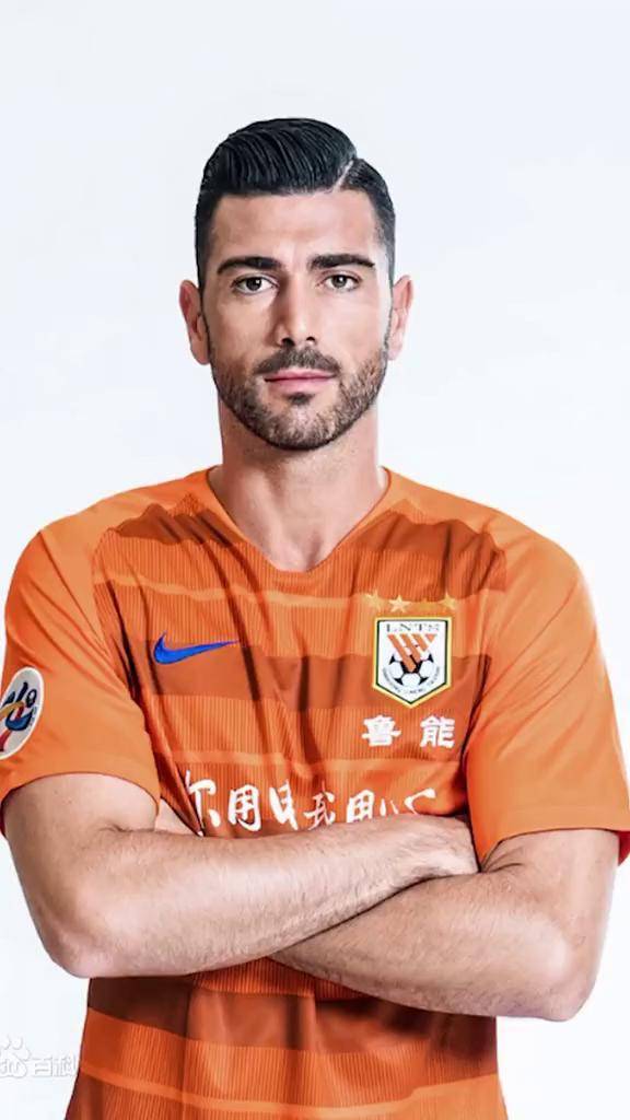 鲁能前锋佩莱犹豫不决，需提高射门效率