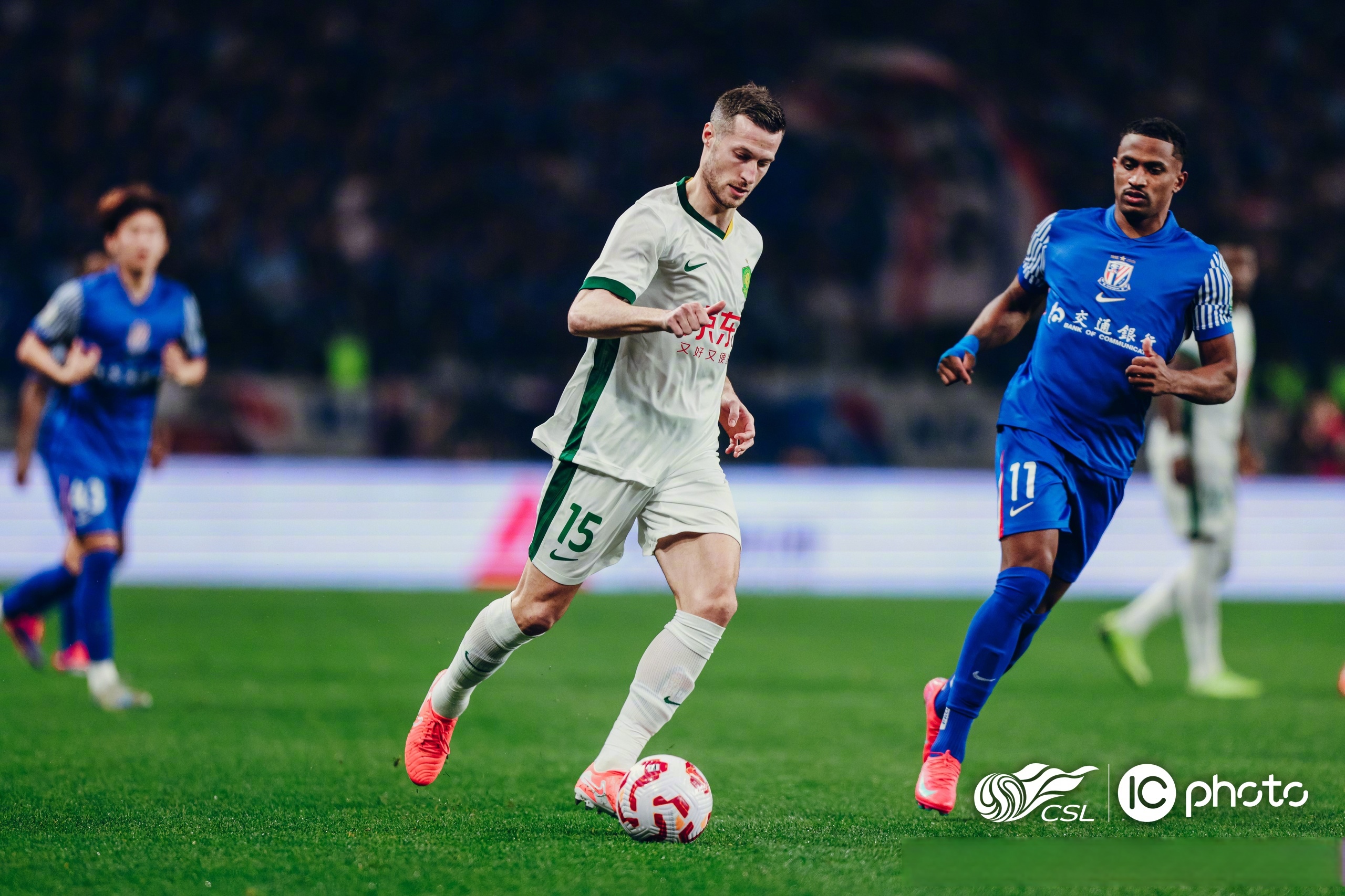 包含申花客场战平鲁能，保持不败纪录的词条