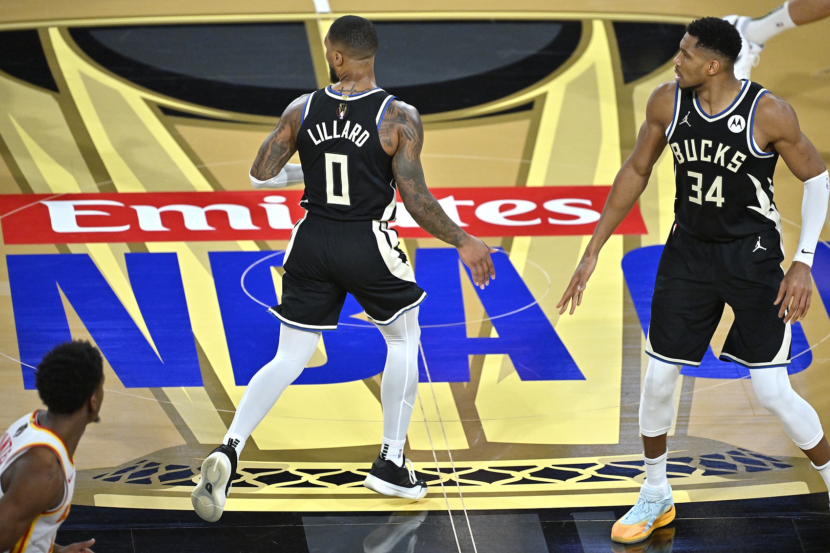 雄鹿大胜爵士，主场战绩再添辉煌！