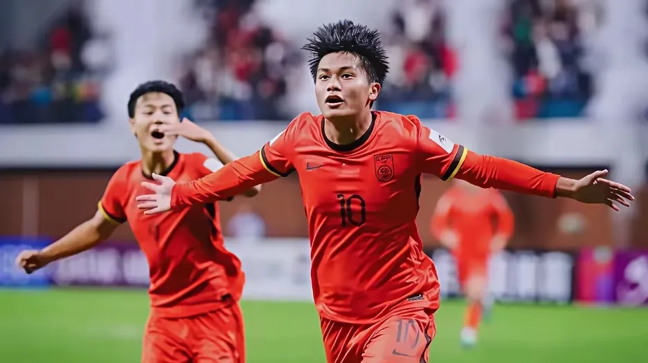 恒大门将连续扑出关键球，稳固球门